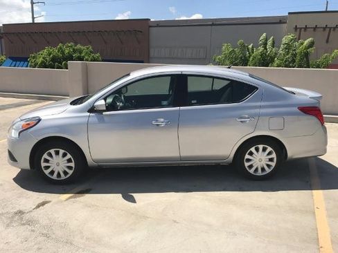 Used 2016 Nissan Versa SV FWD image 2