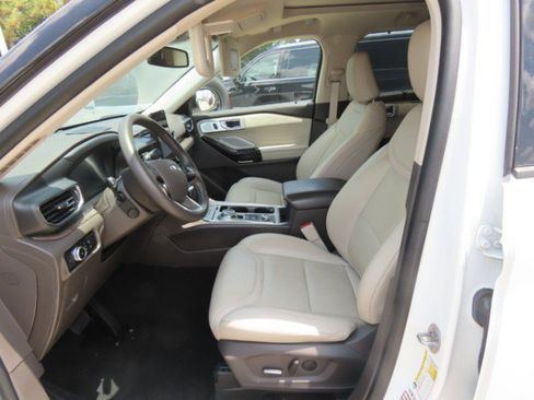 Used 2023 Ford Explorer Platinum w/ Technology Package AWD/4WD image 24