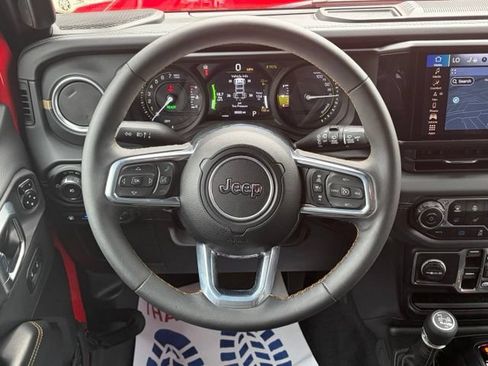 Used 2024 Jeep Wrangler Unlimited Sahara w/ Technology Group AWD/4WD image 39