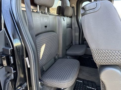 Used 2013 Nissan Frontier SV image 21