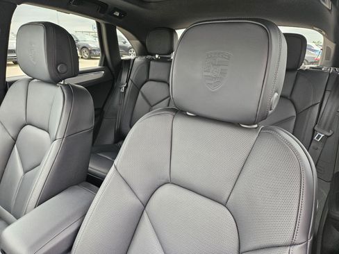 Certified 2026 Porsche Macan AWD/4WD image 6