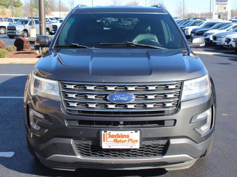 Used 2017 Ford Explorer Limited image 3