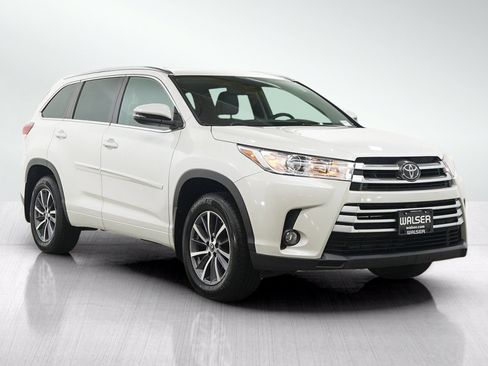 Used 2017 Toyota Highlander XLE w/ Protection Package #3 AWD/4WD image 8