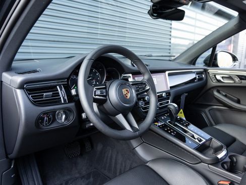 New 2026 Porsche Macan image 4