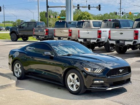 Used 2017 Ford Mustang Coupe RWD image 7