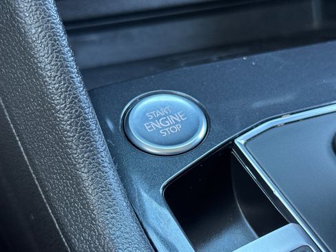 Used 2021 Volkswagen Tiguan SE image 23