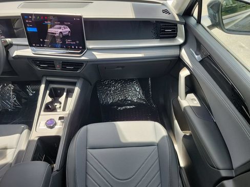 Certified 2026 Volkswagen Tiguan SE FWD image 15
