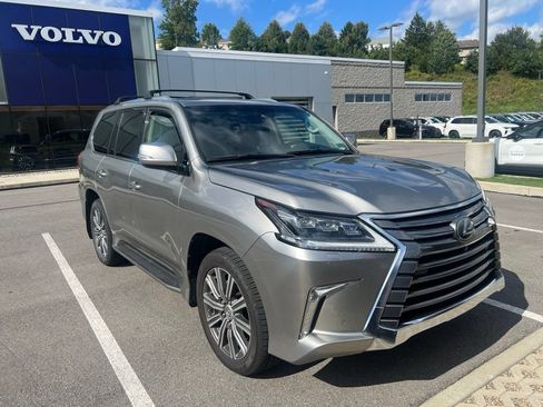 Used 2017 Lexus LX 570 4WD w/ Luxury Package image 7
