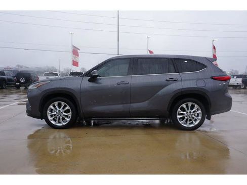 Certified 2021 Toyota Highlander Limited AWD/4WD image 11