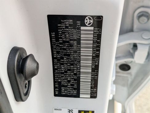 Used 2025 Toyota Corolla LE image 32