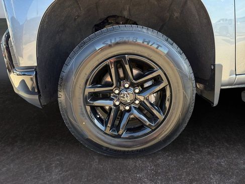 Used 2021 Chevrolet Silverado 1500 LT Trail Boss w/ Convenience Package II AWD/4WD image 9