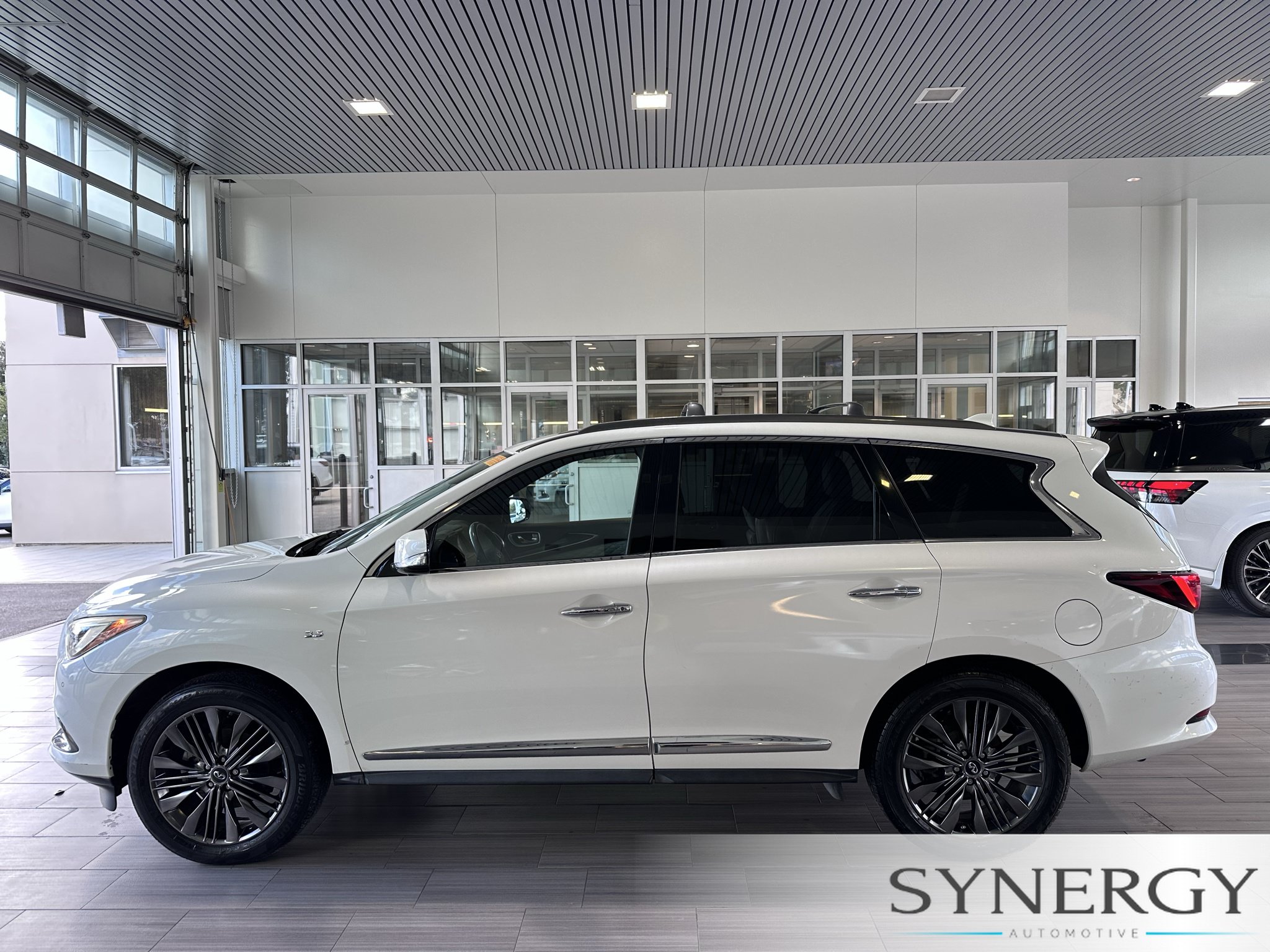 Used 2019 INFINITI QX60 Luxe w/ Limited Package FWD image 12