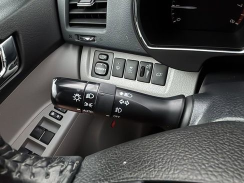 Used 2013 Toyota Highlander Limited FWD image 19