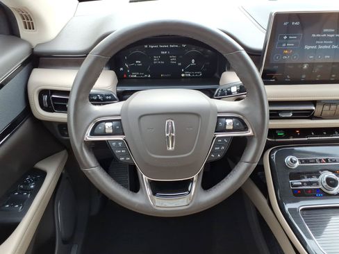 Used 2023 Lincoln Nautilus Reserve AWD/4WD image 11