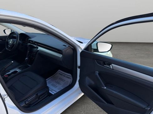 Used 2021 Volkswagen Passat 2.0T SE image 17