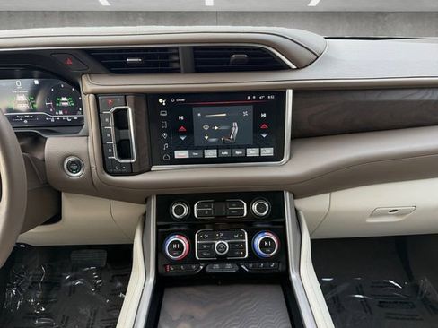 Used 2022 GMC Yukon XL Denali image 3