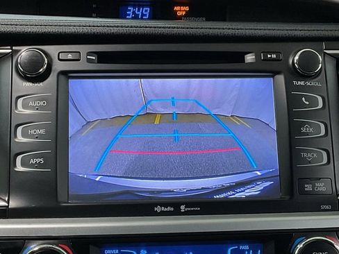 Used 2014 Toyota Highlander XLE image 17