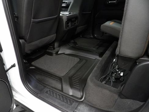 Used 2025 GMC Sierra 1500 AT4 w/ Technology Package AWD/4WD image 62