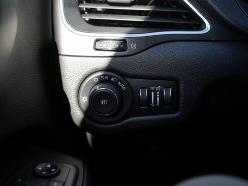 Used 2019 Jeep Cherokee Trailhawk w/ Cold Weather Group image 48