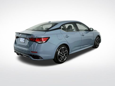 Used 2025 Nissan Sentra SR w/ SR Premium Package FWD image 8