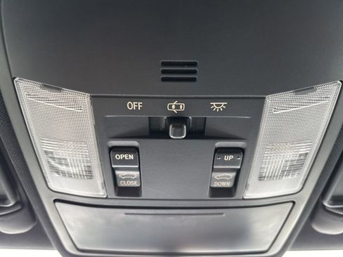 Used 2016 Toyota RAV4 SE image 18