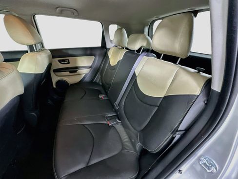 Used 2013 Kia Soul ! w/ Premium Pkg FWD image 27