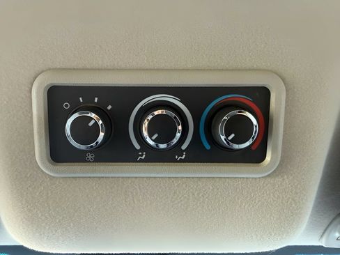 Used 2021 Chevrolet Express 2500 w/ Driver Convenience Package RWD image 20