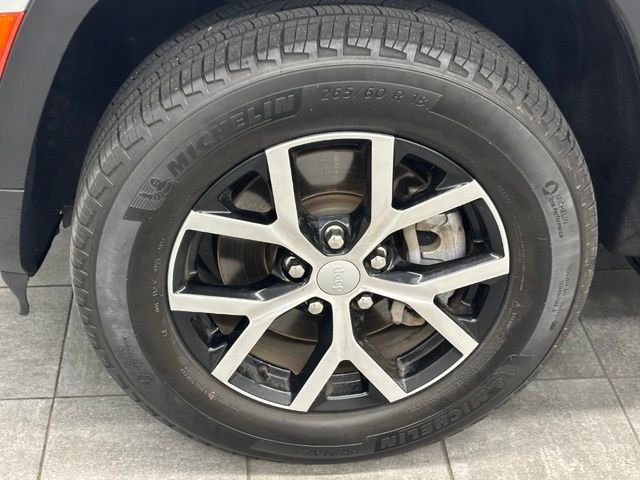 Used 2024 Jeep Grand Cherokee L Limited AWD/4WD image 6