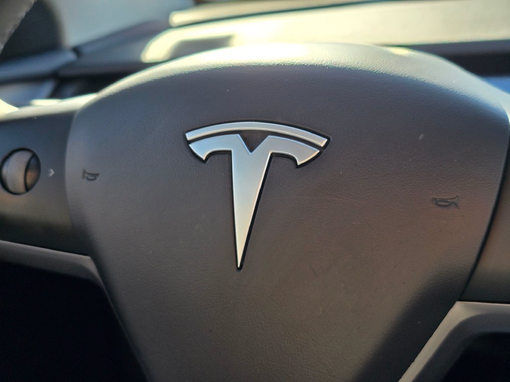 Used 2024 Tesla Model Y Long Range AWD/4WD image 32