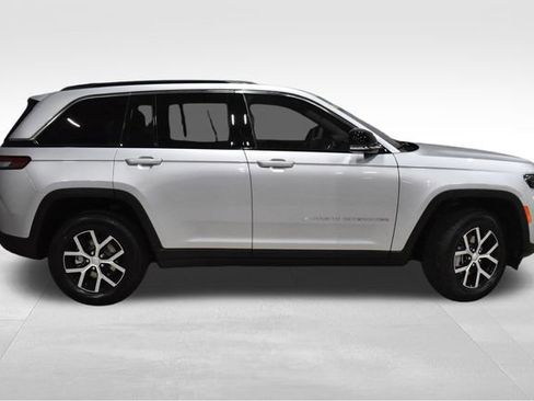 New 2025 Jeep Grand Cherokee Limited image 3
