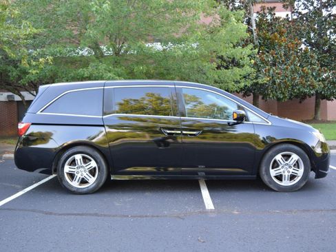 Used 2013 Honda Odyssey Touring Elite image 4
