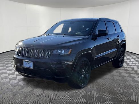 Used 2018 Jeep Grand Cherokee Altitude image 3