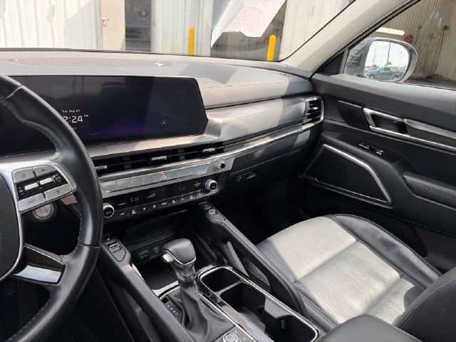 Used 2025 Kia Telluride S AWD/4WD image 17