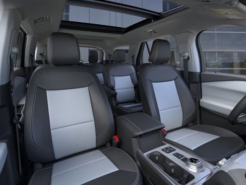New 2024 Ford Explorer XLT w/ Equipment Group 202A image 35