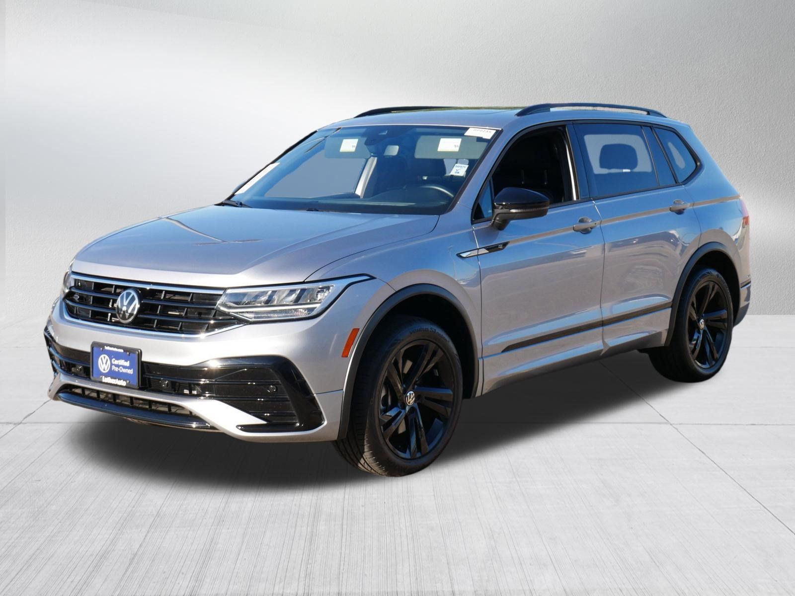 Certified 2024 Volkswagen Tiguan SE R-Line AWD/4WD image 3