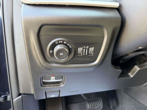 Used 2023 Jeep Grand Cherokee Limited AWD/4WD image 22