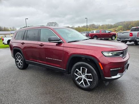 Used 2023 Jeep Grand Cherokee L Limited AWD/4WD image 3