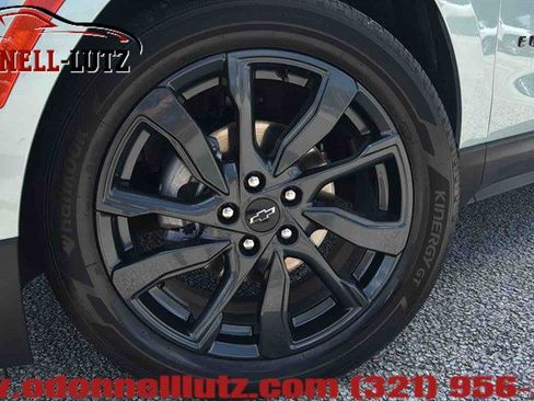 Used 2022 Chevrolet Equinox RS w/ Infotainment Package FWD image 2