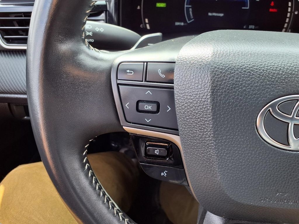 Used 2025 Toyota Camry SE FWD image 14