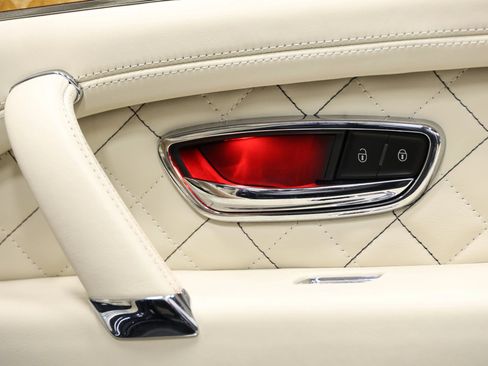 Used 2017 Bentley Bentayga AWD/4WD image 97