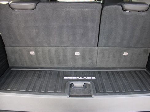 Used 2020 Cadillac Escalade Premium Luxury image 25