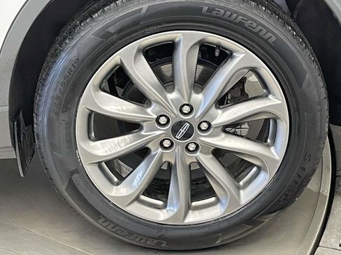 Used 2021 Lincoln Corsair AWD w/ Premium Package image 12