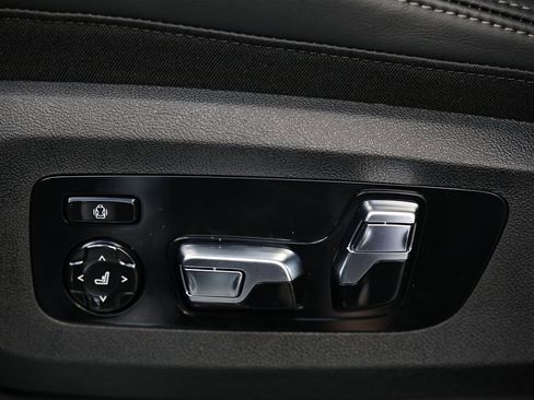 New 2026 BMW X5 xDrive50e w/ Climate Comfort Package image 22