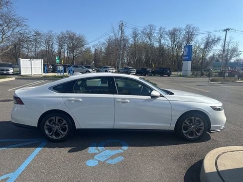 Used 2023 Honda Accord EX image 9