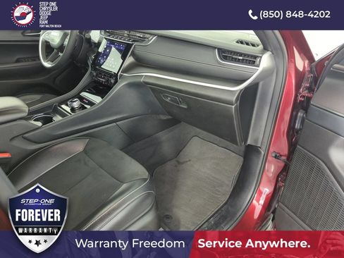 Used 2024 Jeep Grand Cherokee Altitude AWD/4WD image 34