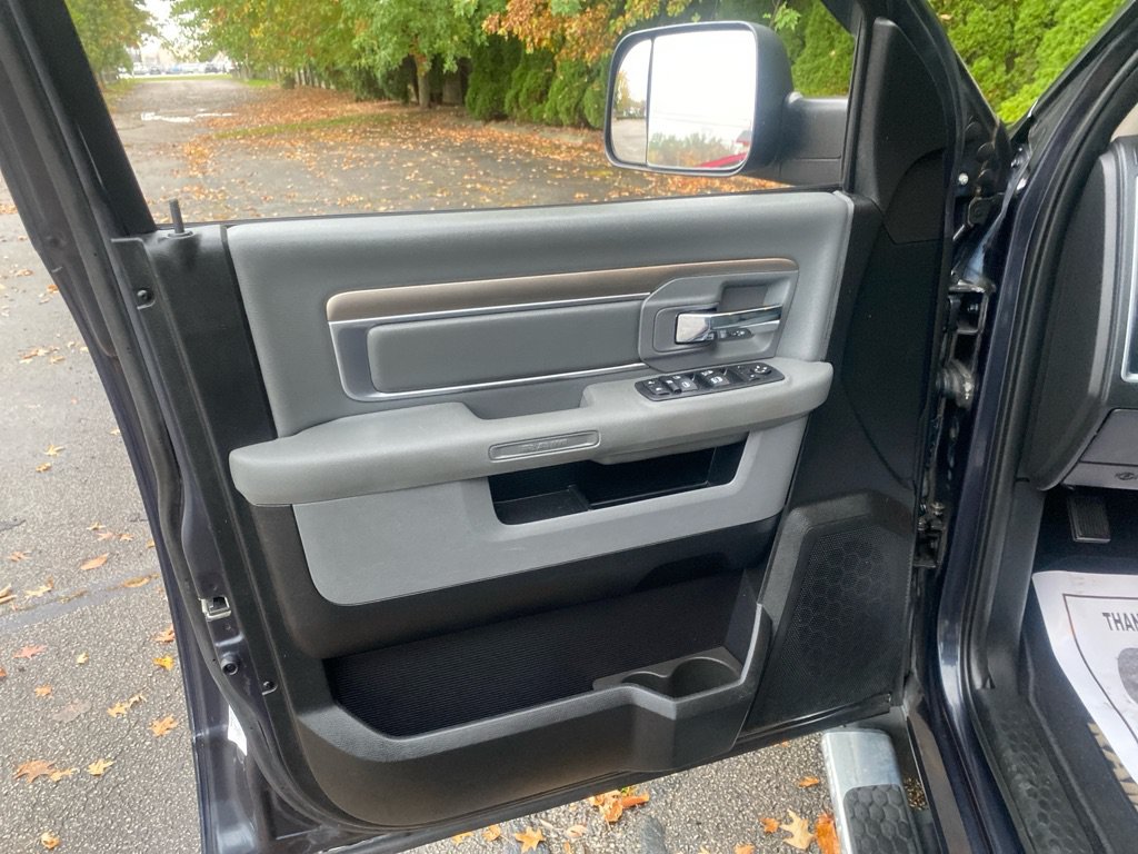 Used 2016 RAM 1500 Classic SLT AWD/4WD image 10
