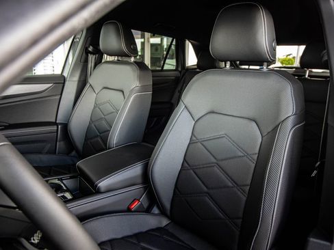 New 2026 Volkswagen Atlas Cross Sport SE FWD image 28