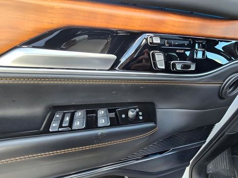 Used 2024 Jeep Grand Wagoneer L Series III image 77