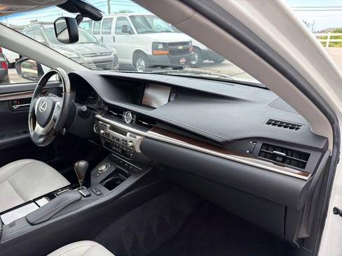 Used 2014 Lexus ES 350 w/ Luxury Package FWD image 29