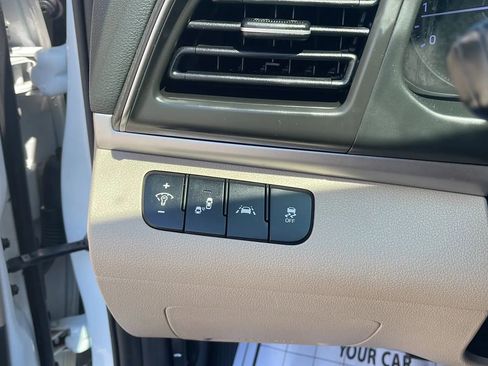 Used 2019 Hyundai Elantra Value Edition FWD image 28